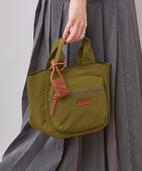 toleur（トーラ）の「【toleur】リンクルナイロンCトート 11993（トートバッグ・レディース・ブラック/レッド/オリーブ/ブラウン・FREE）」の13枚目の写真