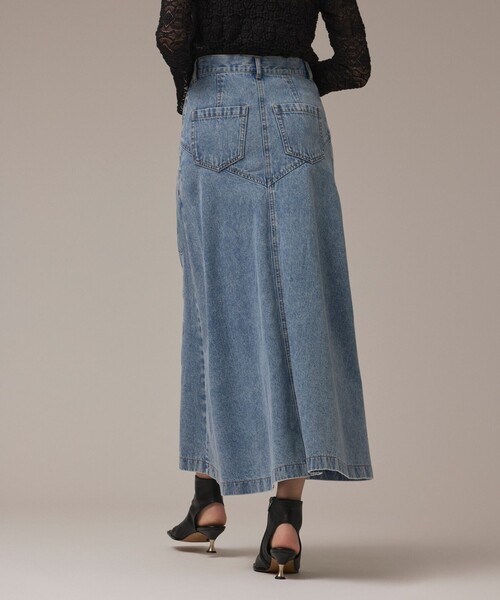 GRACE CONTINENTAL（グレースコンチネンタル）の「エンボスデニムスカート（デニムスカート・レディース・ブルー・38/36）」の3枚目の写真