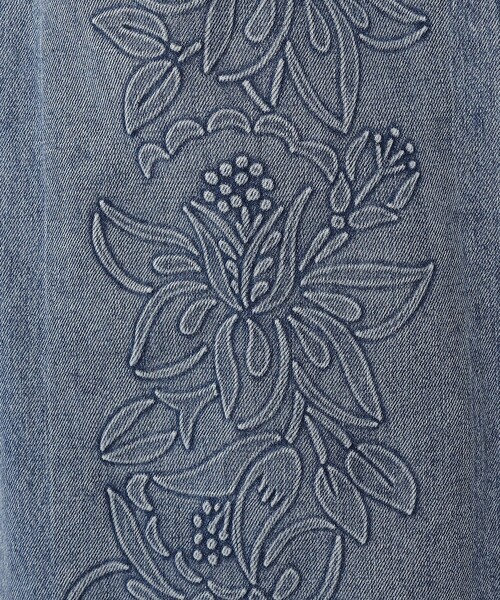 GRACE CONTINENTAL（グレースコンチネンタル）の「エンボスデニムスカート（デニムスカート・レディース・ブルー・38/36）」の10枚目の写真