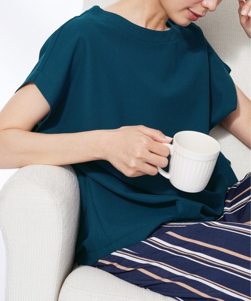 BELLUNA PLUS(ベルーナ)の「ミニワッフル素材裾タックプルオーバー(Tシャツ/カットソー・レディース・ターコイズブルー/アイボリー/モカ・MEDIUM/LARGE/X-LARGE)」の3枚目の写真