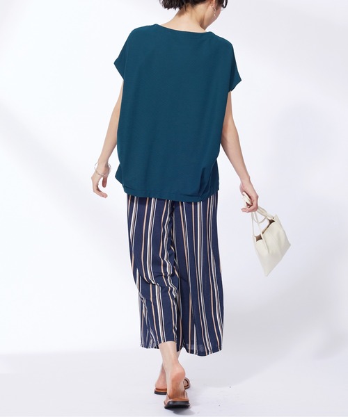 BELLUNA PLUS(ベルーナ)の「ミニワッフル素材裾タックプルオーバー(Tシャツ/カットソー・レディース・ターコイズブルー/アイボリー/モカ・MEDIUM/LARGE/X-LARGE)」の4枚目の写真