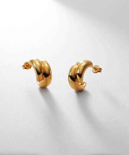 COCOSHNIK ONKITSCH(ココシュニックオンキッチュ)の「シルバー スモールフープ チャビーローテイテッドピアス GP(ピアス(両耳用)・レディース・ゴールド・00)」の1枚目の写真