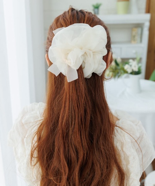 flower（フラワー）の「リボントッピングシュシュ（シュシュ・レディース・ブラウン/アイボリー・FREE）」の2枚目の写真