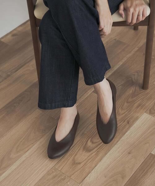 URBAN RESEARCH DOORS(アーバンリサーチドアーズ)の「Vカットパンプス(パンプス・レディース・ブラック/ブラウン・35/38/37/36)」の1枚目の写真