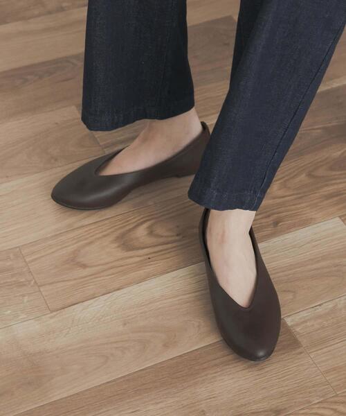 URBAN RESEARCH DOORS(アーバンリサーチドアーズ)の「Vカットパンプス(パンプス・レディース・ブラック/ブラウン・35/38/37/36)」の6枚目の写真