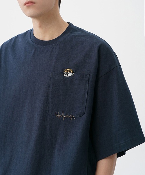 SETUP7（セットアップセブン）の「【SETUP7】ワンポイント 刺繍  オーバーサイズＴシャツ タウンユース/ストリート/アウトドア/古着MIX/ワンマイルウェア　KNF144（Tシャツ/カットソー・メンズ・ホワイト/ネイビー/ブラック/ブラウン・L/XL）」の5枚目の写真