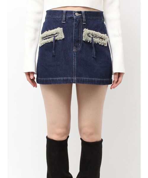 EMODA(エモダ)の「ボアポケットミニスカート(スカート・レディース・インディゴブルー/ブルー/ブラック・SMALL/MEDIUM)」の4枚目の写真