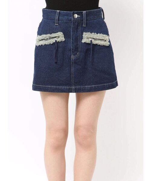 EMODA(エモダ)の「ボアポケットミニスカート(スカート・レディース・インディゴブルー/ブルー/ブラック・SMALL/MEDIUM)」の5枚目の写真