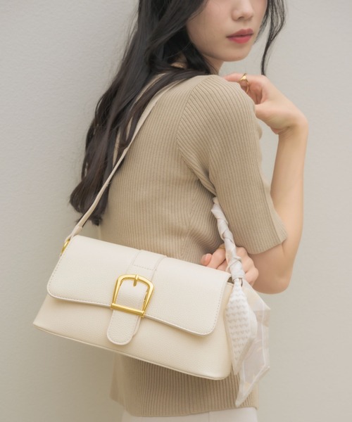 NEUNA(ヌナ)の「【スカーフ付き!】ビッグベルテッドショルダーバッグ(ショルダーバッグ・レディース・アイボリー/ブラック・FREE)」の3枚目の写真