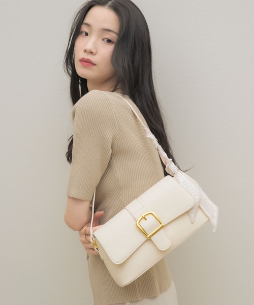 NEUNA(ヌナ)の「【スカーフ付き!】ビッグベルテッドショルダーバッグ(ショルダーバッグ・レディース・アイボリー/ブラック・FREE)」の7枚目の写真