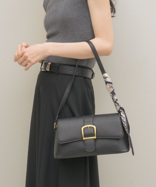 NEUNA(ヌナ)の「【スカーフ付き!】ビッグベルテッドショルダーバッグ(ショルダーバッグ・レディース・アイボリー/ブラック・FREE)」の13枚目の写真