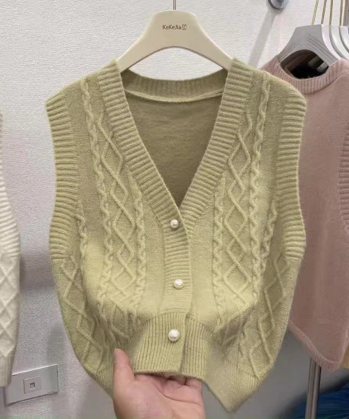 Teem Store(チームストア)の「パールボタンVネックケーブルニットベスト(ニット/セーター・レディース・ベージュ/ブラック/アイボリー/グレー・F)」の14枚目の写真