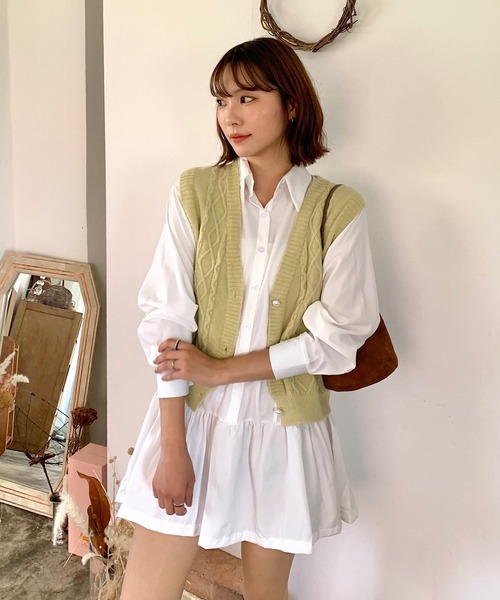 Teem Store(チームストア)の「パールボタンVネックケーブルニットベスト(ニット/セーター・レディース・ベージュ/ブラック/アイボリー/グレー・F)」の5枚目の写真