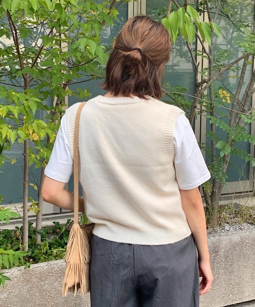 Teem Store(チームストア)の「パールボタンVネックケーブルニットベスト(ニット/セーター・レディース・ベージュ/ブラック/アイボリー/グレー・F)」の9枚目の写真