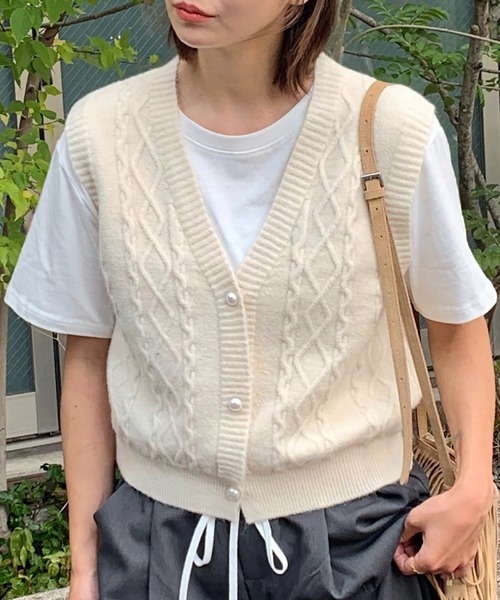 Teem Store(チームストア)の「パールボタンVネックケーブルニットベスト(ニット/セーター・レディース・ベージュ/ブラック/アイボリー/グレー・F)」の18枚目の写真