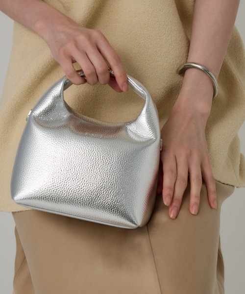 BABYLONE（バビロン）の「【SINBONO】ワンハンドルショルダー（ショルダーバッグ・レディース・ライトベージュ/シルバー・フリー）」の2枚目の写真