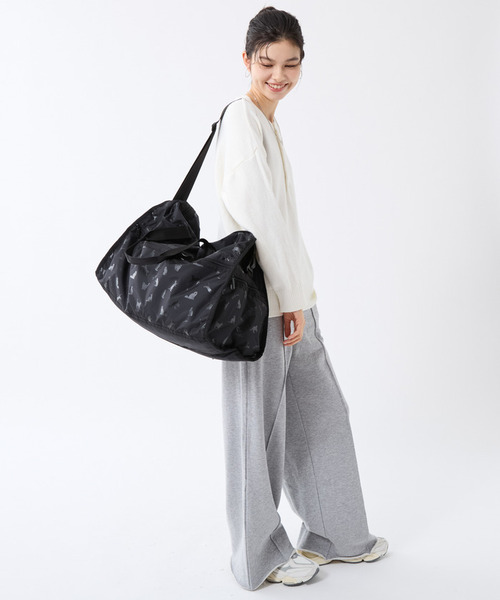LeSportsac(レスポートサック)の「DELUXE LG WEEKENDER ブラックキャッツ(ボストンバッグ・レディース・ブラック・FREE)」の11枚目の写真