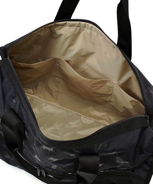 LeSportsac(レスポートサック)の「DELUXE LG WEEKENDER ブラックキャッツ(ボストンバッグ・レディース・ブラック・FREE)」の3枚目の写真