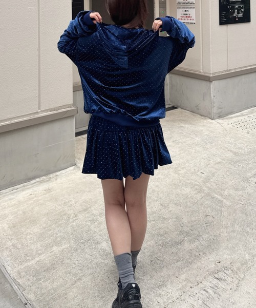 nemne store(ネンネストア)の「キラキラベロアフーディ(パーカー・レディース・チャコール/ネイビー/ブラック・SMALL/MEDIUM)」の7枚目の写真