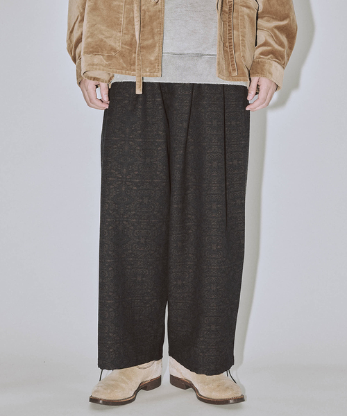 JOURNAL STANDARD J.S HOMESTEAD（ジャーナルスタンダードホームステッド）の「J.S.Homestead / ペイズリー ジャガード エアクルー パンツ（その他パンツ・メンズ・ブラック系その他/ブラウン・MEDIUM/LARGE）」の5枚目の写真