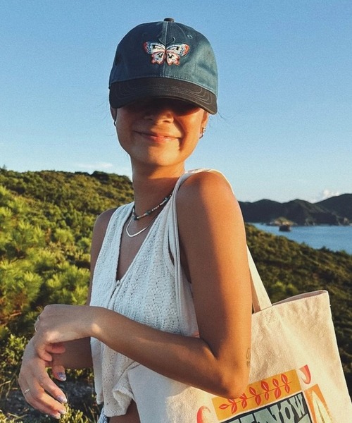 BILLABONG(ビラボン)の「BILLABONG レディース 【LUISE ONO】LUISE ONO DAD CAP キャップ 【2025年秋冬モデル】 @autumn /ビラボンLUISEONOコラボワッペンワンポイントキャップ(帽子)(キャップ・レディース・グリーン系その他/オレンジ系その他・FREE)」の1枚目の写真