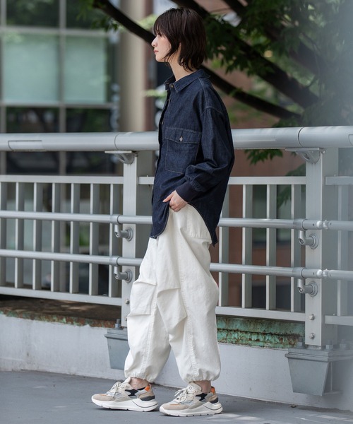 Munich（ミューニック）の「6ozスラブデニムリブカフスシャツ（シャツ/ブラウス・レディース・ライトグレー/ブラック/インディゴブルー・FREE）」の18枚目の写真