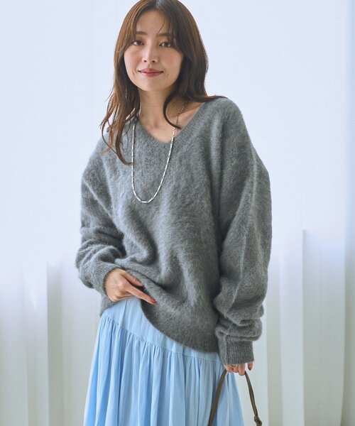 La boutique BonBon（ラブティックボンボン）の「【今すぐお届け！】ヘアリーウールカシミヤ混ストレッチ前後２WAYニット（ニット/セーター・レディース・ピンク/ダークグレー/オフホワイト・FREE）」の11枚目の写真