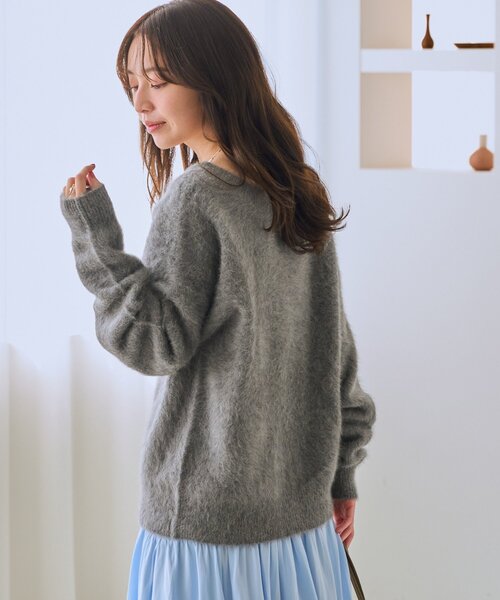 La boutique BonBon（ラブティックボンボン）の「【今すぐお届け！】ヘアリーウールカシミヤ混ストレッチ前後２WAYニット（ニット/セーター・レディース・ピンク/ダークグレー/オフホワイト・FREE）」の8枚目の写真