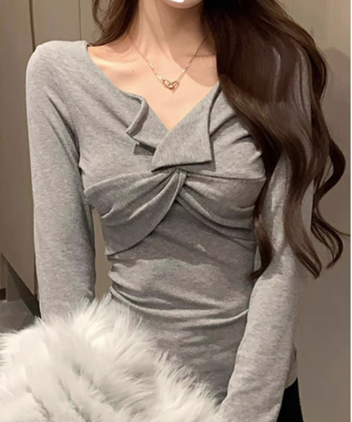 .KOM(ドットコム)の「『.KOM/ドットケーオーエム』デザインネックトップス 【CN】(Tシャツ/カットソー・レディース・ブラック/グレー・M)」の2枚目の写真