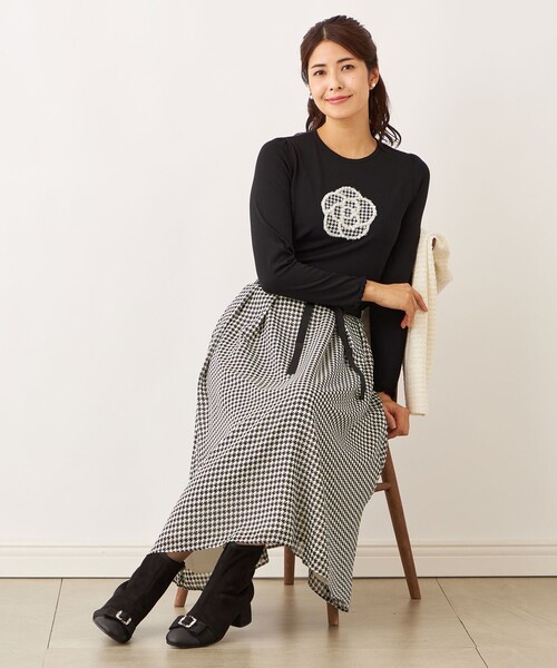 TO BE CHIC(トゥー ビー シック)の「千鳥カメリアモチーフ ニット(ニット/セーター・レディース・ブラック/オフホワイト・40/42)」の10枚目の写真