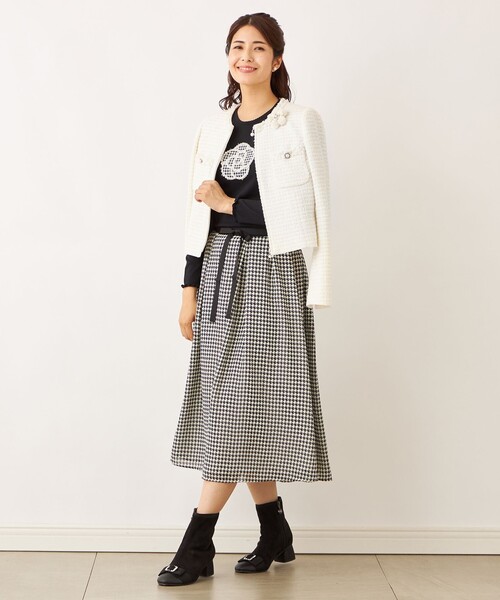 TO BE CHIC(トゥー ビー シック)の「千鳥カメリアモチーフ ニット(ニット/セーター・レディース・ブラック/オフホワイト・40/42)」の9枚目の写真