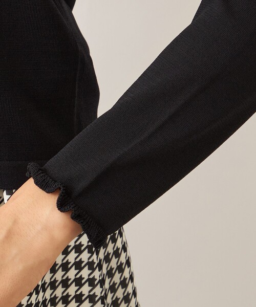 TO BE CHIC(トゥー ビー シック)の「千鳥カメリアモチーフ ニット(ニット/セーター・レディース・ブラック/オフホワイト・40/42)」の5枚目の写真