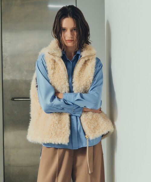 YECCA VECCA(イェッカヴェッカ)の「カーリーファーZIPジレ(ベスト・レディース・ベージュ・FREE)」の5枚目の写真