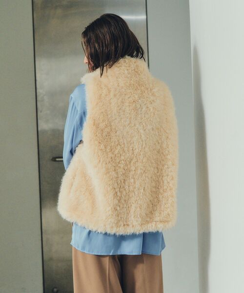 YECCA VECCA(イェッカヴェッカ)の「カーリーファーZIPジレ(ベスト・レディース・ベージュ・FREE)」の8枚目の写真