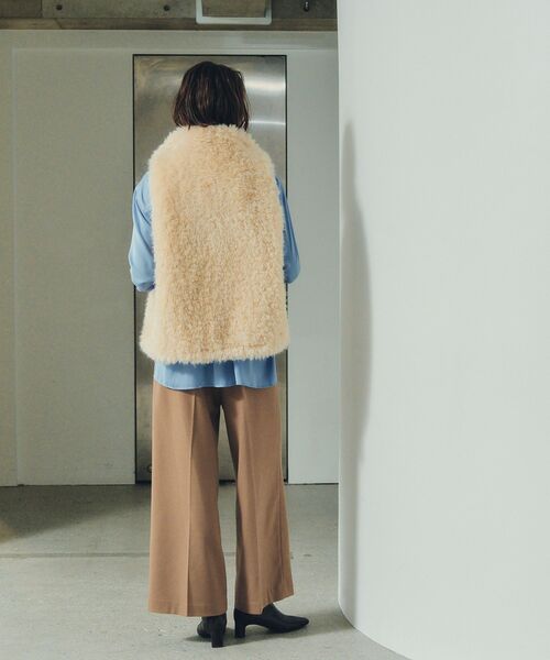 YECCA VECCA(イェッカヴェッカ)の「カーリーファーZIPジレ(ベスト・レディース・ベージュ・FREE)」の11枚目の写真