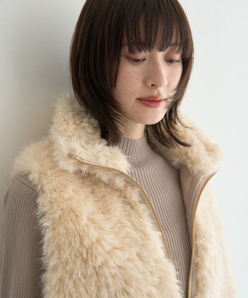 YECCA VECCA(イェッカヴェッカ)の「カーリーファーZIPジレ(ベスト・レディース・ベージュ・FREE)」の13枚目の写真
