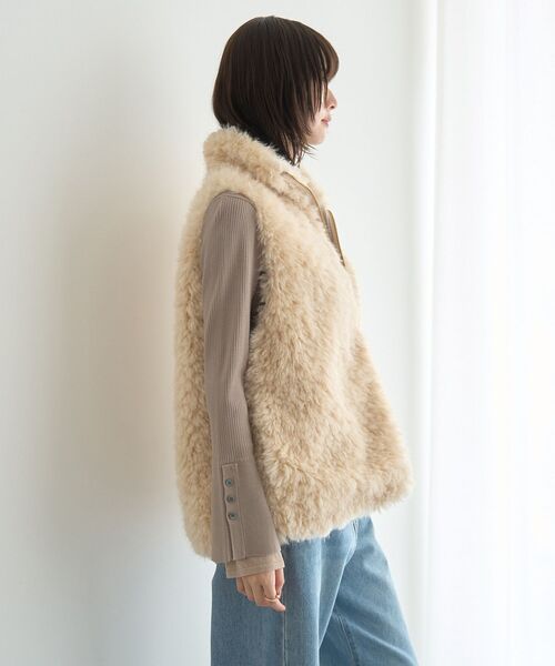 YECCA VECCA(イェッカヴェッカ)の「カーリーファーZIPジレ(ベスト・レディース・ベージュ・FREE)」の15枚目の写真