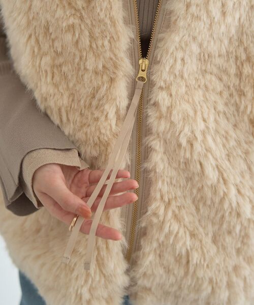 YECCA VECCA(イェッカヴェッカ)の「カーリーファーZIPジレ(ベスト・レディース・ベージュ・FREE)」の18枚目の写真