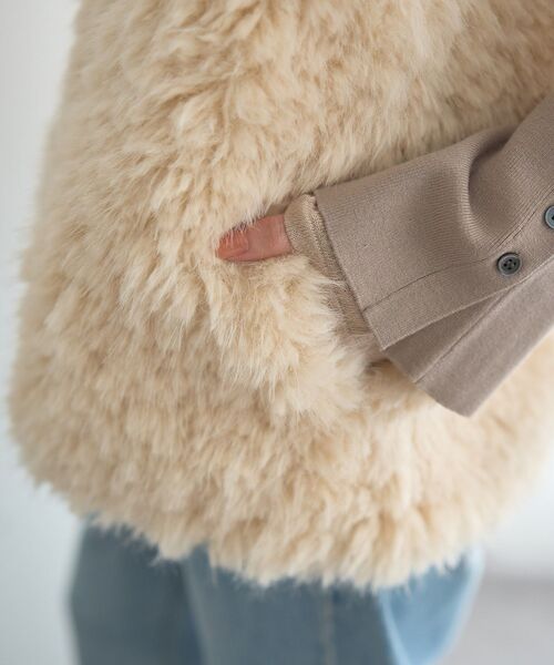 YECCA VECCA(イェッカヴェッカ)の「カーリーファーZIPジレ(ベスト・レディース・ベージュ・FREE)」の20枚目の写真