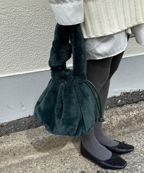 CIAOPANIC TYPY（チャオパニックティピー）の「【willow】ファー巾着BAG（トートバッグ・レディース・バーガンディー/グリーン・ONE SIZE）」の2枚目の写真