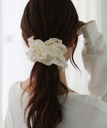 colleca la（コレカラ）の「スカラップレース ボリュームシュシュ（シュシュ・キッズ）」