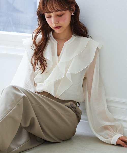 RANAN(ラナン)の「ラッフルフリルシアーキーネックブラウス(シャツ/ブラウス・レディース・アイボリー/ブルー/ブラック・M/L/LL)」の1枚目の写真
