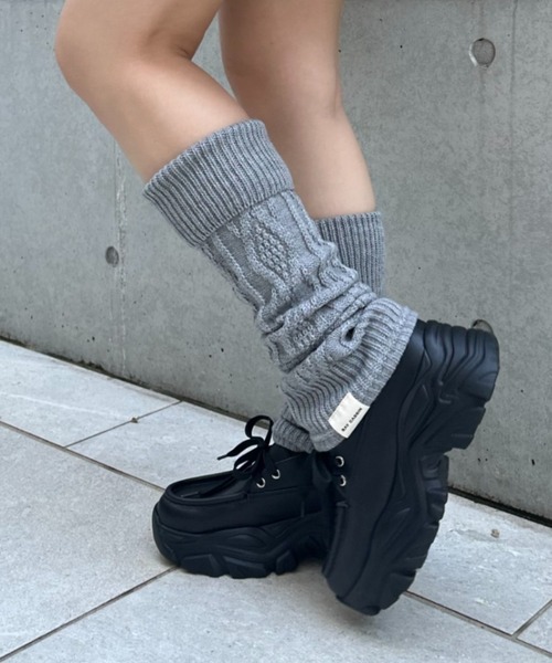 RAY CASSIN(レイカズン)の「ケーブルレッグウォーマー(レッグウォーマー・レディース・ブラック/チャコールグレー/グレー/ベージュ・FREE)」の3枚目の写真