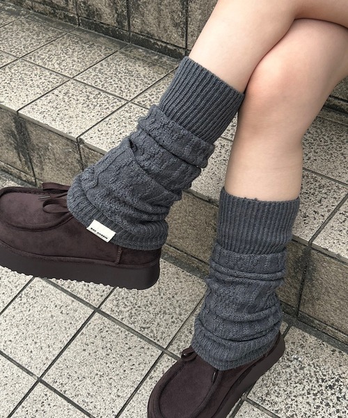 RAY CASSIN(レイカズン)の「ケーブルレッグウォーマー(レッグウォーマー・レディース・ブラック/チャコールグレー/グレー/ベージュ・FREE)」の2枚目の写真