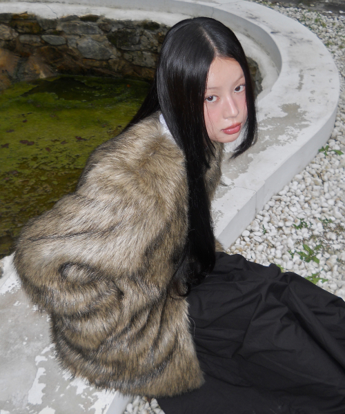 FLAREUP(フレアアップ)の「Fur Jacket (FL-046_Brown)(ムートンコート・レディース・ブラウン・1/2)」の2枚目の写真