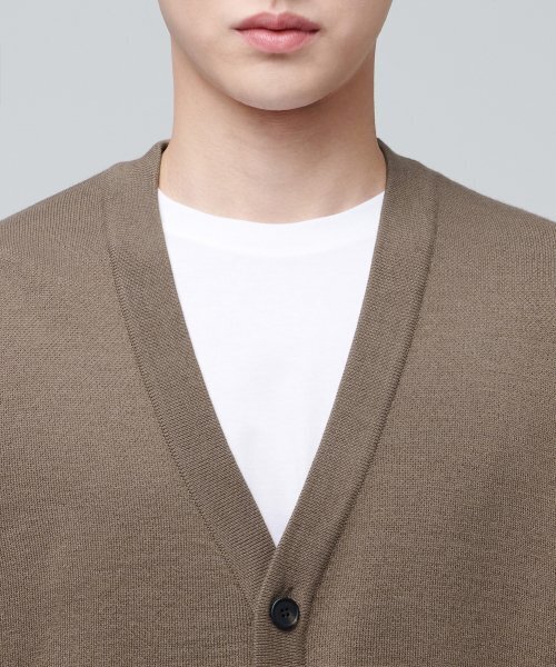 MUSINSA STANDARD(ムシンサスタンダード)の「ミニマルカーディガン【モカ】(カーディガン/ボレロ・メンズ・その他・SMALL/MEDIUM/LARGE/X-LARGE/XX-LARGE)」の6枚目の写真
