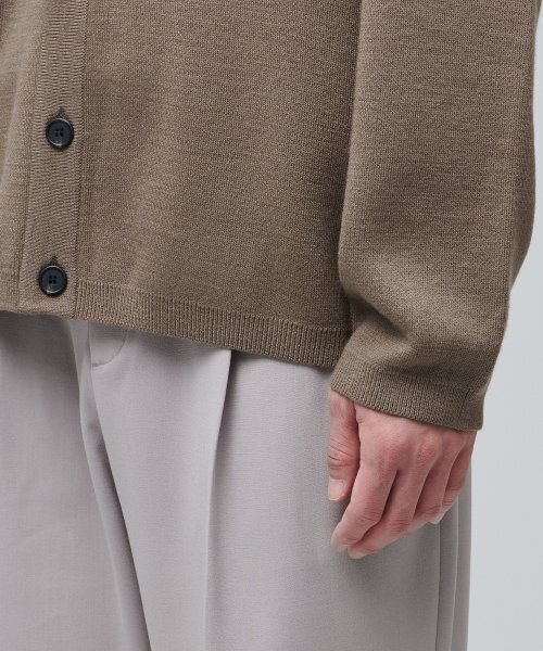 MUSINSA STANDARD(ムシンサスタンダード)の「ミニマルカーディガン【モカ】(カーディガン/ボレロ・メンズ・その他・SMALL/MEDIUM/LARGE/X-LARGE/XX-LARGE)」の4枚目の写真