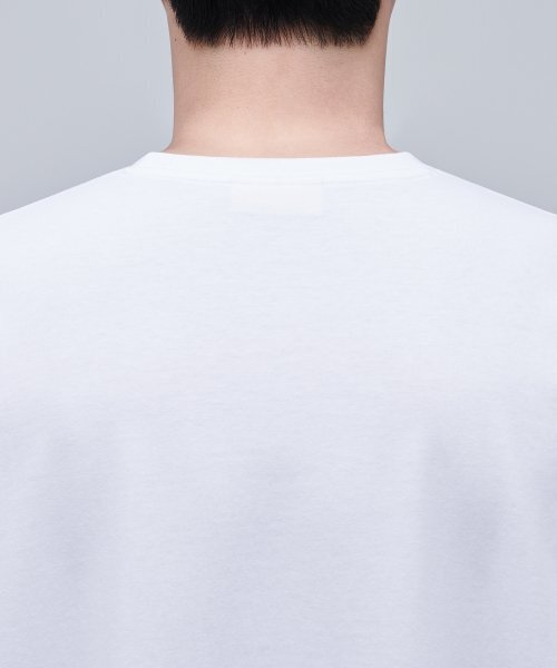 MUSINSA STANDARD（ムシンサスタンダード）の「リサイクルリラックスクルーネックTシャツ[ホワイト]（Tシャツ/カットソー・メンズ・その他・MEDIUM/LARGE/X-LARGE/XX-LARGE/XXX-LARGE）」の5枚目の写真