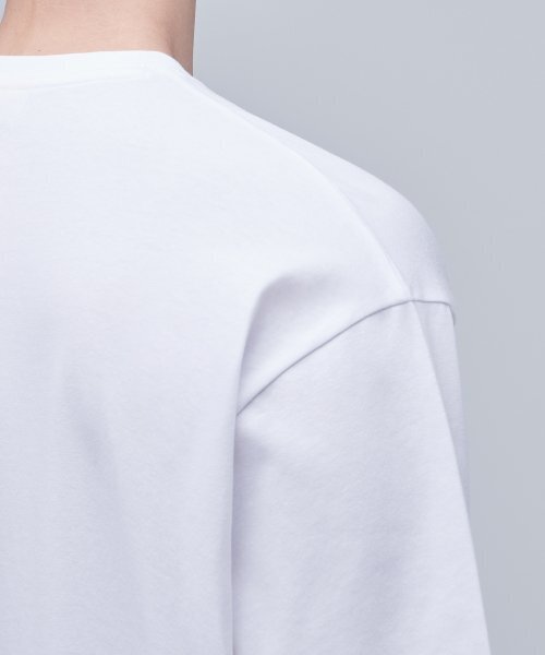 MUSINSA STANDARD（ムシンサスタンダード）の「リサイクルリラックスクルーネックTシャツ[ホワイト]（Tシャツ/カットソー・メンズ・その他・MEDIUM/LARGE/X-LARGE/XX-LARGE/XXX-LARGE）」の6枚目の写真