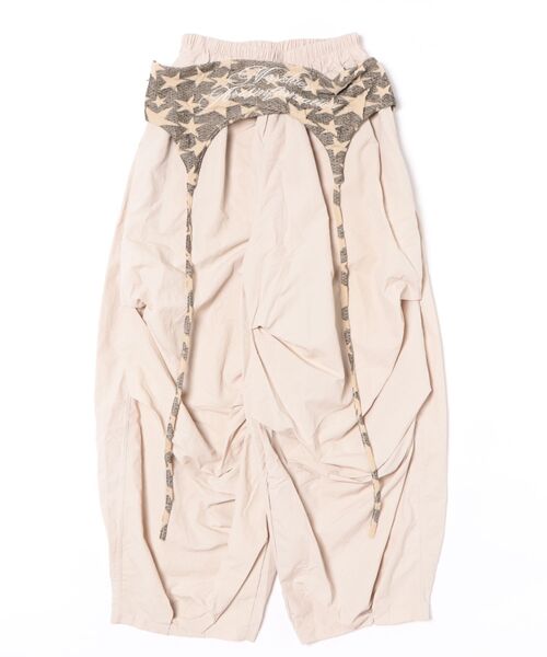 CERCA（チェルカ）の「【 MEMECLE / メメクル 】スターラップ ルーズ ナイロン パンツ（その他パンツ・レディース・ライトベージュ・LARGE）」の17枚目の写真